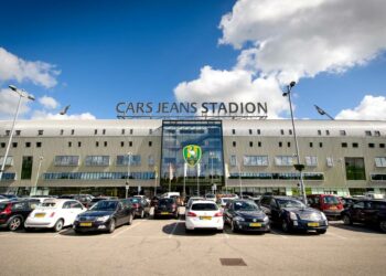 Cars Jeans stopt: stadion krijgt andere naam