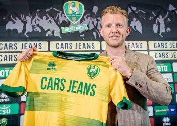 Dirk Kuyt gepresenteerd als nieuwe hoofdtrainer ADO