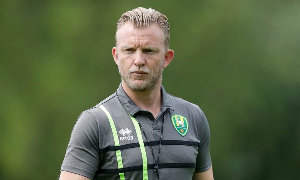 Dirk Kuijt leidt eerste training van ADO in voorbereiding op nieuw seizoen