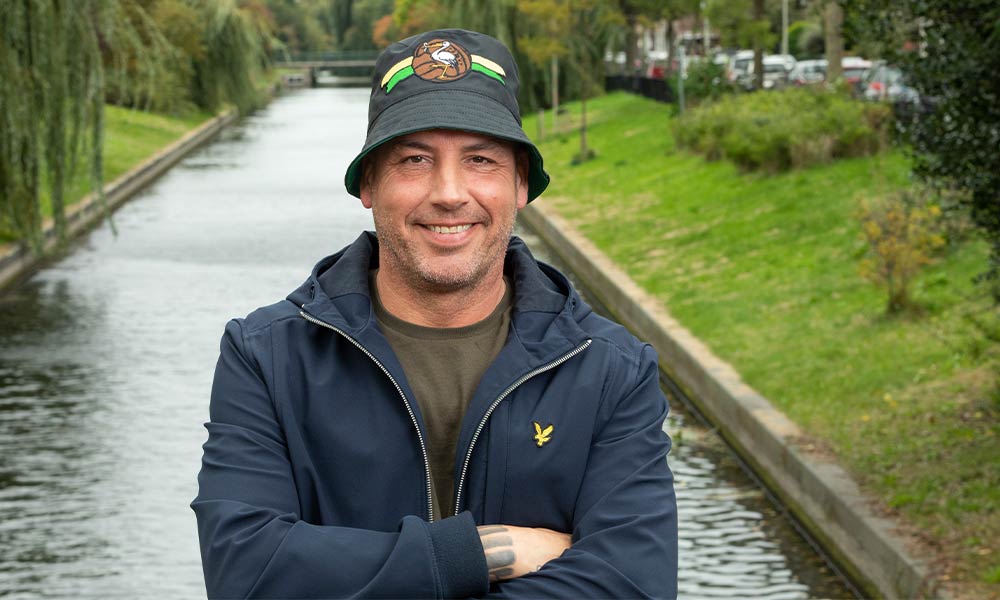 Nu verkrijgbaar: Reversible Bucket Hat Den Haag!