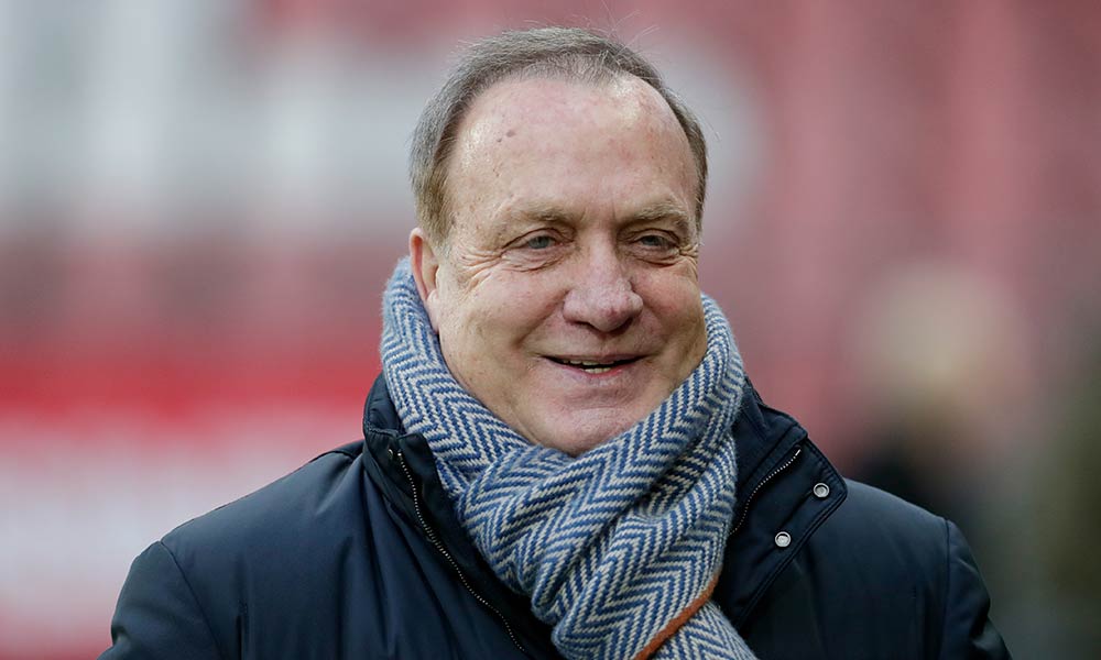 De 75-jarige Dick Advocaat komt voor zijn jeugdliefde terug op zijn voetbalpensioen