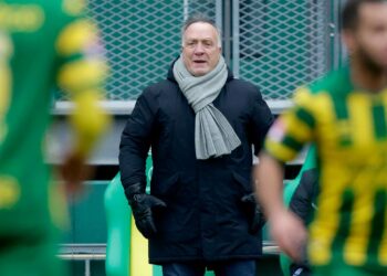 Advocaat wil centrale verdediger, aanvallende middenvelder en buitenspeler erbij