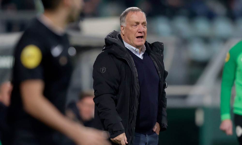 Eigenaar Bolt achter langer verblijf Dick Advocaat: โMoet de tijd nemenโ