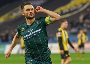 ADO zegt formeel contracten van zeven spelers op