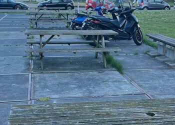 Hart voor Den Haag wil nieuwe picknickbanken voor supportershome ADO